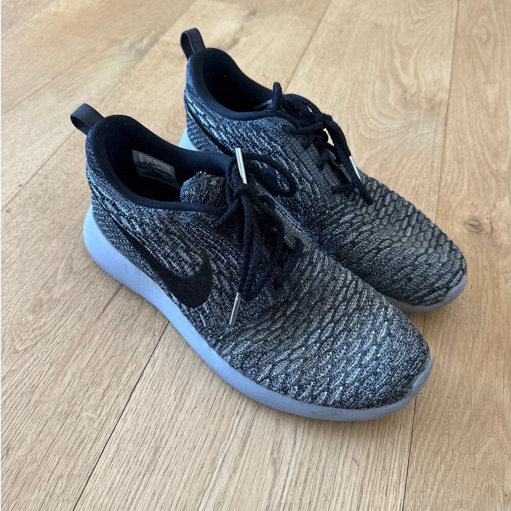 Nikes Men’s - Roshe One Flyknit Sneakers in Black & Gray